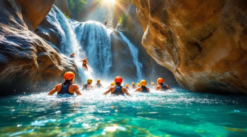 Groupe de personnes en canyoning dévalant des toboggans naturels en roche et plongeant dans des bassins turquoise. Eau éclaboussante, rochers lisses, végétation verte dense, lumière dorée volumétrique traversant la gorge.